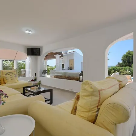 Arundel Villa *